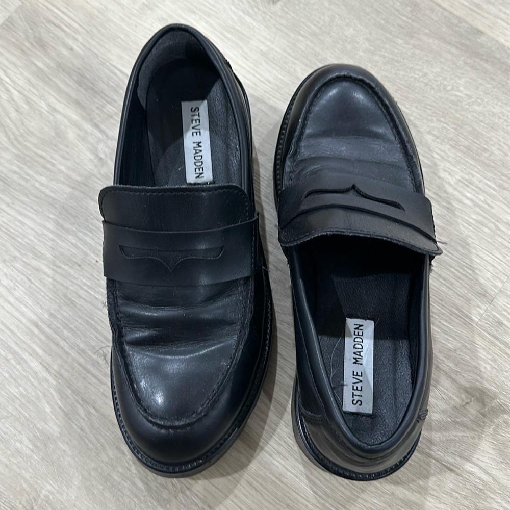Steve Madden black leather loafers